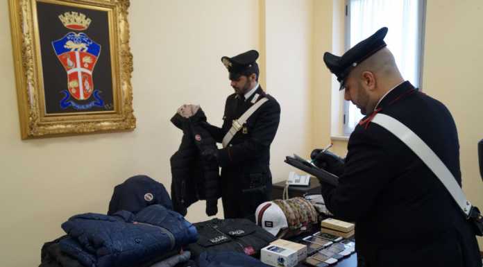 Paderno: sequestro di merce contraffatta, una denuncia