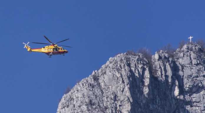 Alpinista cade in Antimedale e storta una caviglia, elisoccorso