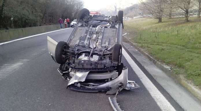 SS36: auto si ribalta all’altezza di Lierna, ferita una donna