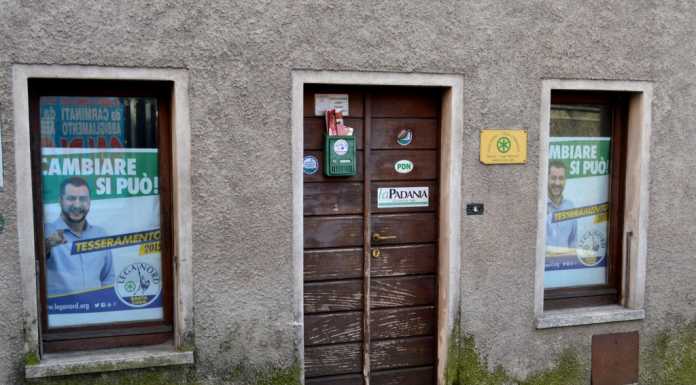 Mandello, vandali colpiscono la sede della Lega Nord