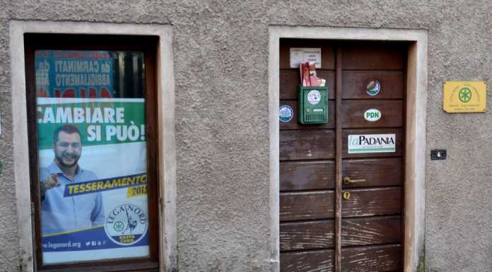 Vandali contro Lega, Pd e “Casa Comune”, Mandello si interroga
