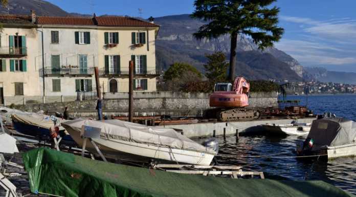 Mandello: la chiatta è in porto, da mercoledì il dragaggio