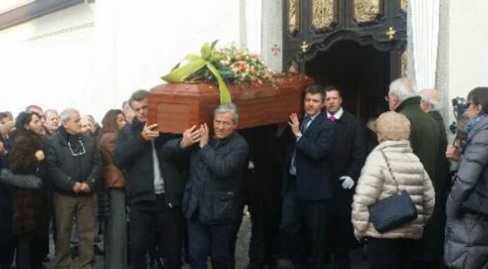 Erba dà l’ultimo saluto alla giovane mamma Antonella