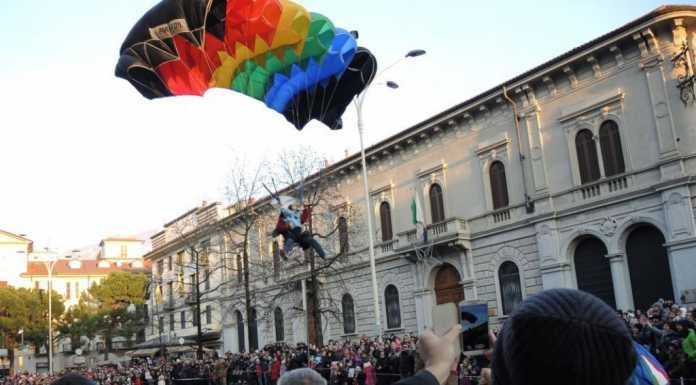 Epifania: a Lecco la Befana arriverà dal cielo.. col paracadute