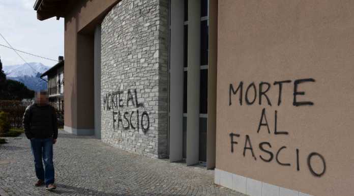 Grave episodio a Colico, vandali imbrattato l’Auditorium