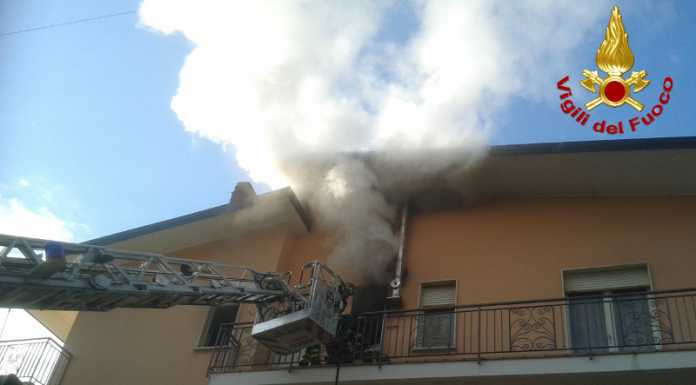 Quattro incendi in appartamento, gran lavoro per i pompieri