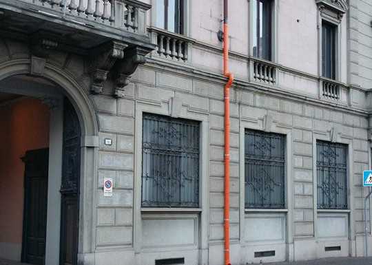 La grondaia arancione ha fatto diventare nero Zamperini