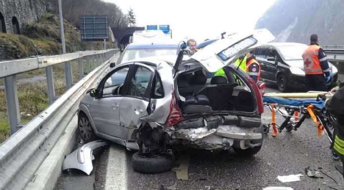 Carambola in SS36: tre auto coinvolte, due feriti lievi