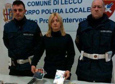 Venditori abusivi: nuovi sequestri della Locale in centro città
