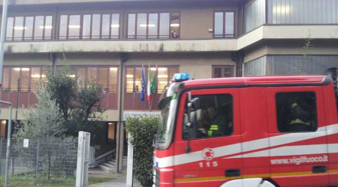 Bertacchi: tutti fuori per un incendio, ma è un falso allarme