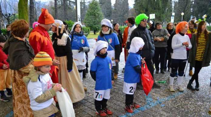 Carnevale a Mandello, la piazza diventa un parco divertimenti