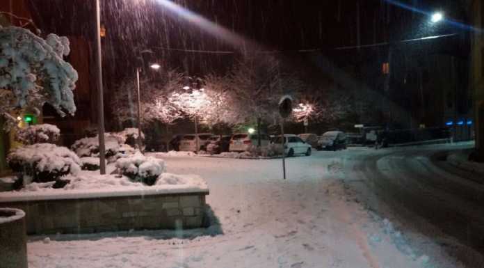 Situazione neve: fiocchi anche in città, le foto dal lecchese