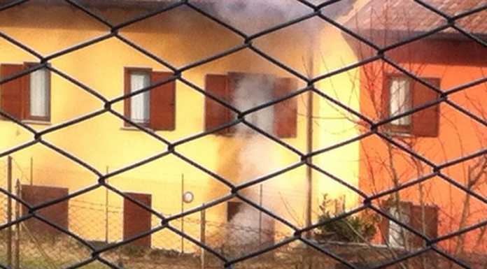 Pasturo: auto in fiamme a Baiedo, intervengono i pompieri