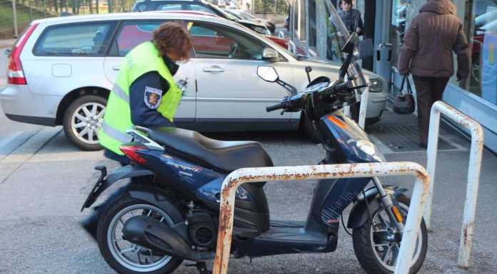 Rincasa con la spesa e cade in moto: 80enne all’ospedale