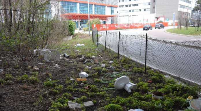 Una discarica “abusiva” a pochi passi da quella comunale