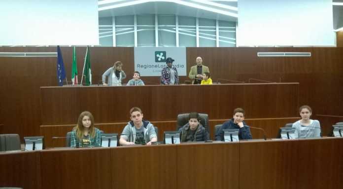 Calolzio: la scuola media sui banchi del Consiglio regionale