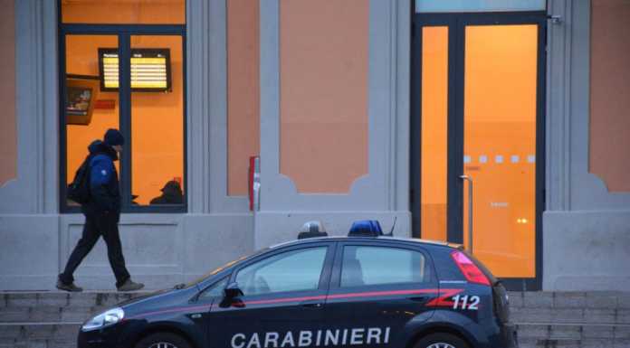 Baby gang sui treni lecchesi: denunciati cinque giovani