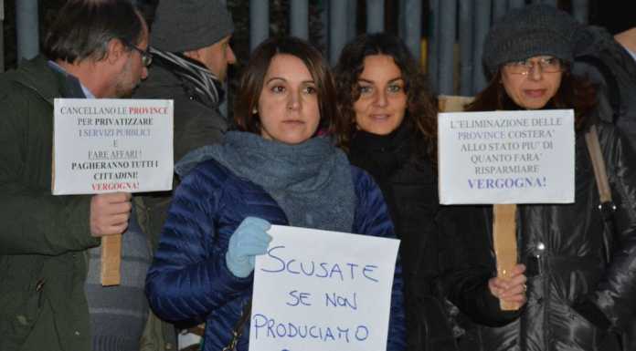 Provincia: protesta dei dipendenti. “Il futuro resta incerto”