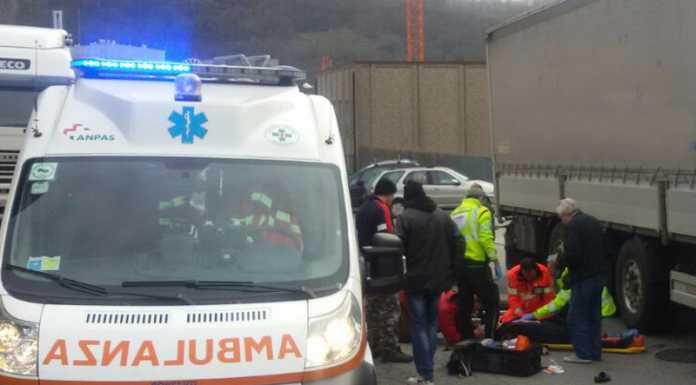 Valmadrera: paura per una donna investita da un camion