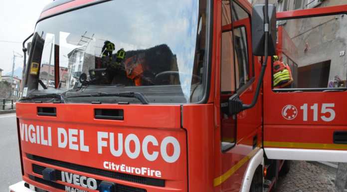 Calolzio: piccolo rogo in via Mandamentale, domato dai pompieri