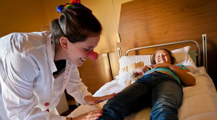 Sorrisi in ospedale: via al corso per i “Clown del Buonumore”