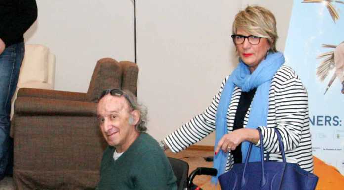 Leggermente. Applausi a Rosy e SuperBruno con “Domani ti porto al mare”