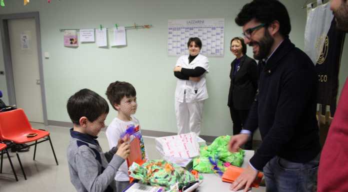 Ospedale: il Rotaract regala doni ai bimbi della Pediatria
