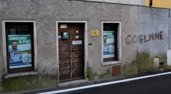 Mandello, sul muro della sede della Lega un insulto a Salvini