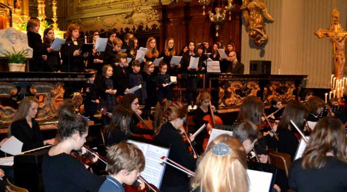 La Passione per coro, orchestra e voci recitanti stasera a Mandello