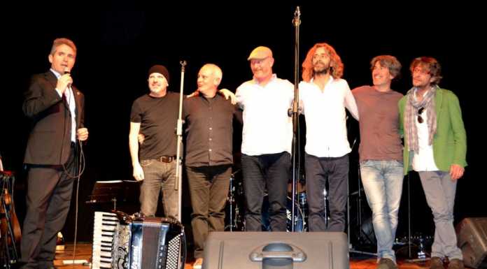 Sulutumana in concerto per il Soccorso. Mandello si entusiasma