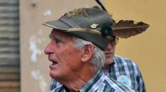 L’addio di Lierna a Vitale Bernasconi, alpino e corista