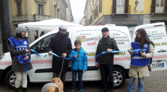 Taglio del nastro per l’ambulanza ‘salvanimali’ dell’Enpa