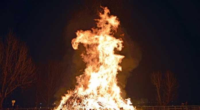 Pescate: il grande falò chiude la festa di San Giuseppe