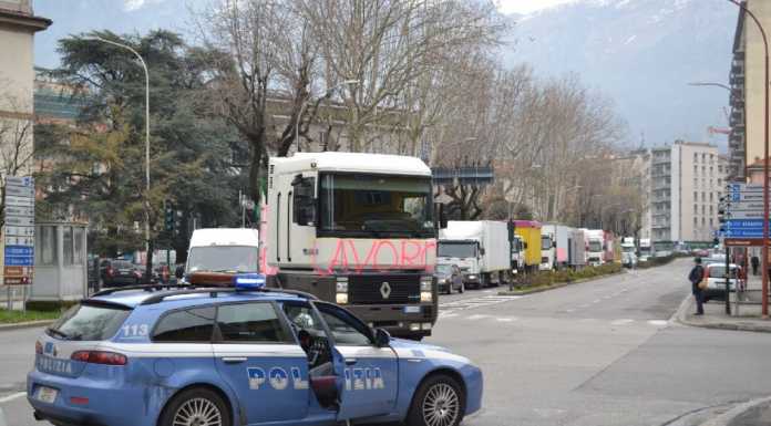 Protesta giostrai, caos in città. Il sindaco: “I pompieri ci ripensino”