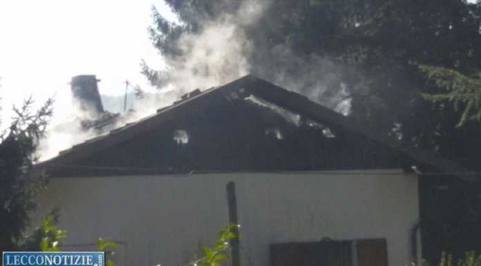 Ballabio: incendio in una villa, al lavoro 5 squadre dei pompieri