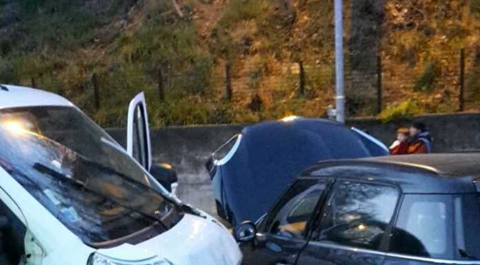 Paura a Cesana B.za: tre veicoli coinvolti in un incidente