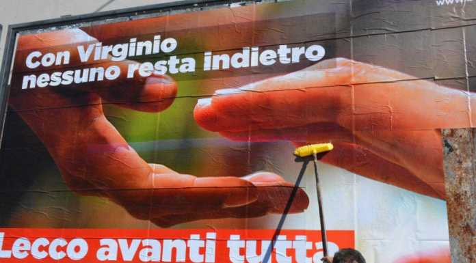 Brivio inaugura le affissioni elettorali, ecco i primi manifesti