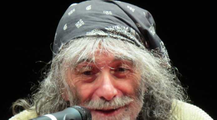 Leggermente. Teatro della Società strapieno per Mauro Corona