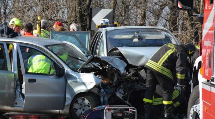 Pauroso frontale tra Bevera e Perego: feriti e strada chiusa