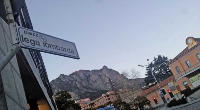Lecco. “Piazza Lega Lombarda” torna ad essere “Piazza della Stazione”.