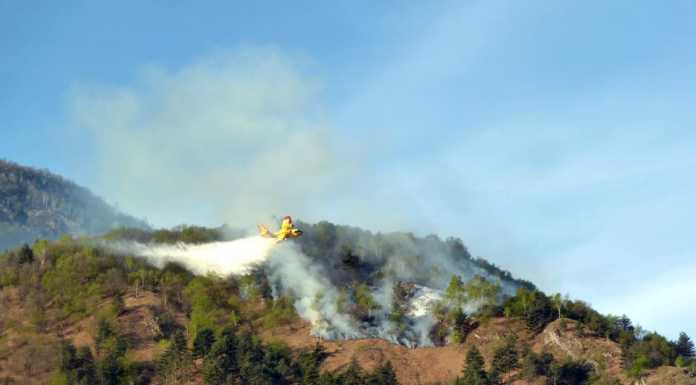Ancora fiamme sopra Bellagio, Canadair di nuovo in azione
