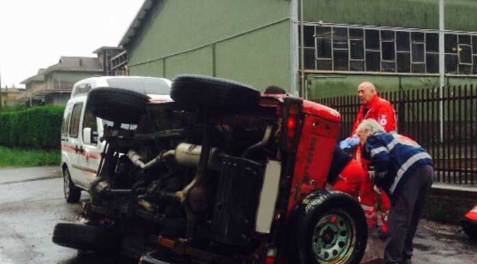 Ballabio, scontro tra due auto: si ribalta un fuoristrada