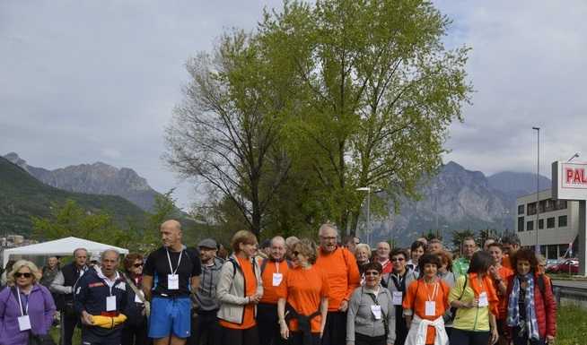 Lecco, in 250 alla “Camminata della salute” organizzata dall’AO