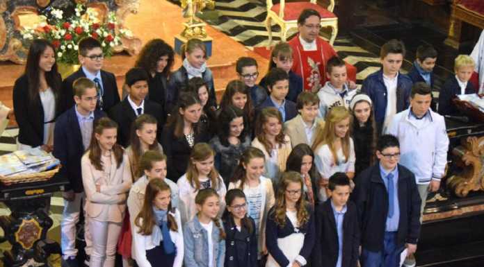 Cresime per oltre 100 ragazze e ragazzi a Mandello e Abbadia