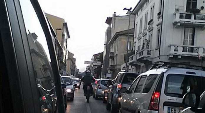 Traffico nel caos: nel pomeriggio code ovunque in centro città