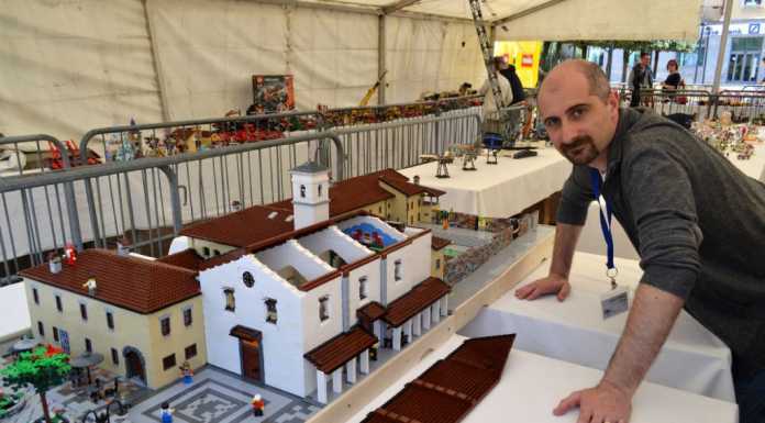 Mandello, mattoncini Lego in piazza. E’ già un grande successo
