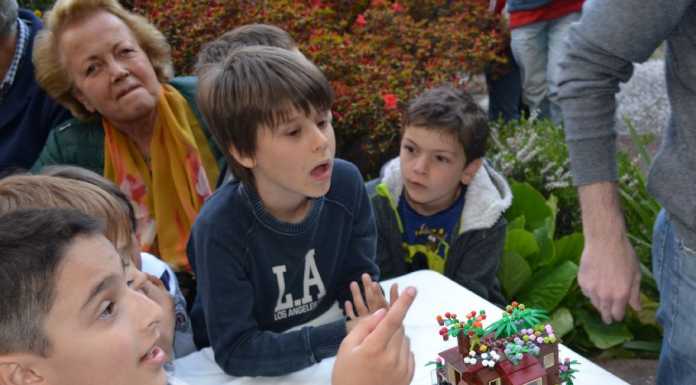 Mattoncini Lego a Mandello: folla, entusiasmo e gonfiabili