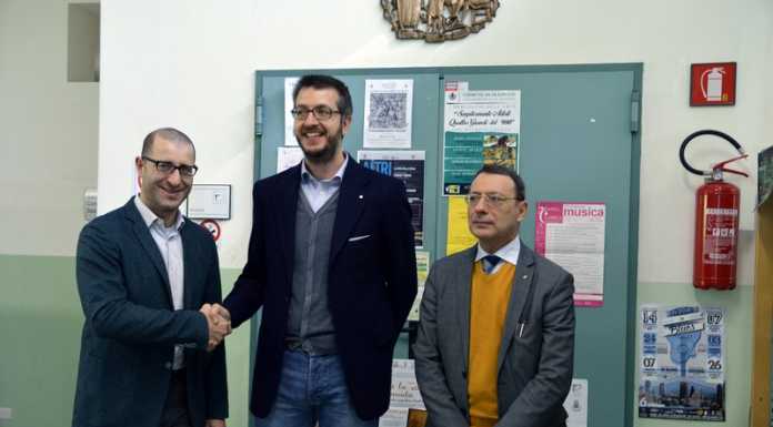 Calolzio: Ausm dona libri alla biblioteca Caterina Cittadini