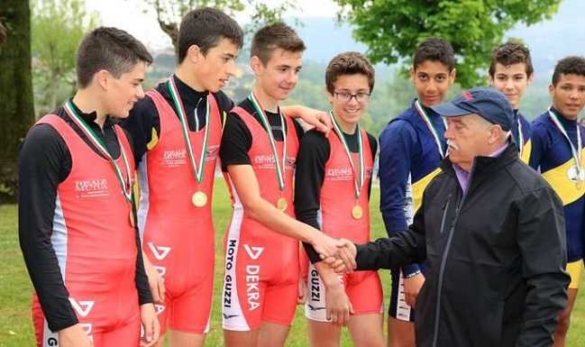 Canottieri Guzzi, giovani vogatori in evidenza sul lago di Pusiano
