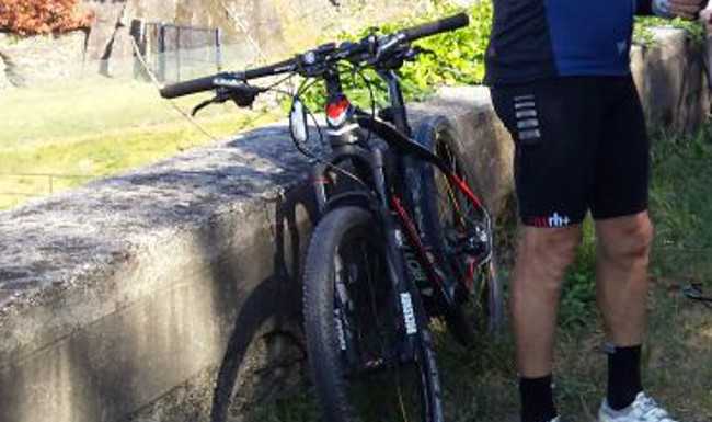 Ciclista valtellinese investito a Dorio sulla SP72, è gravissimo